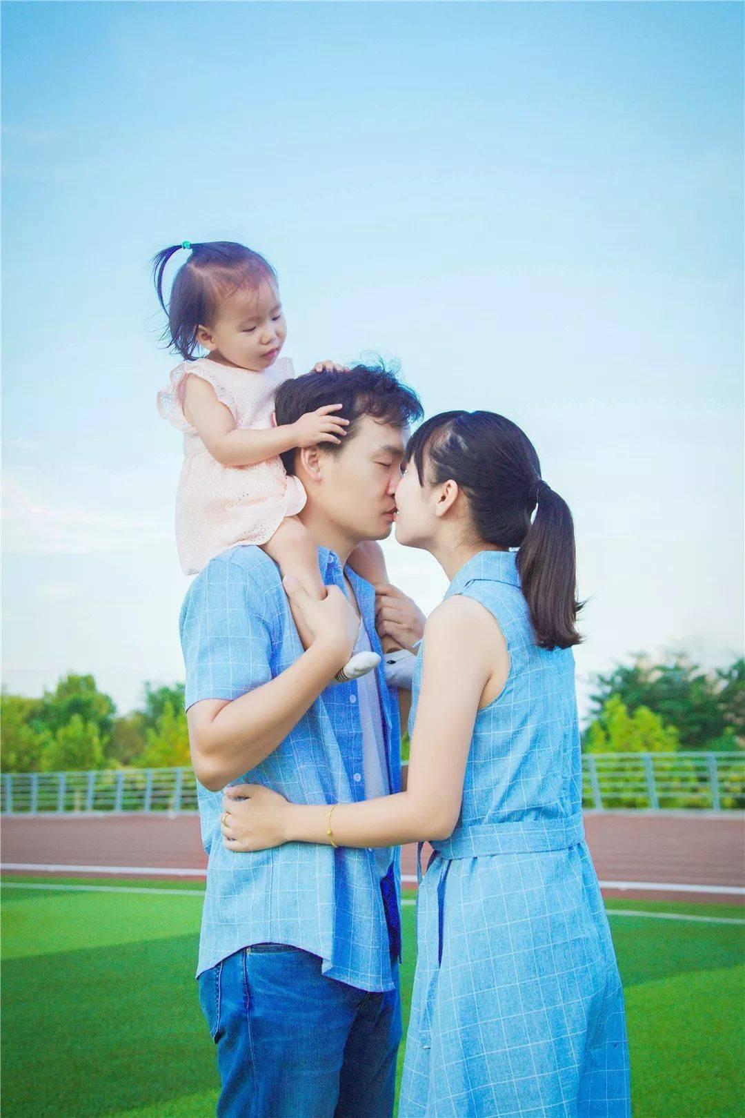 “很心酸!”湖北家长吐槽学校发的被子内破破烂烂,教育局:如属实可联系学校退钱
